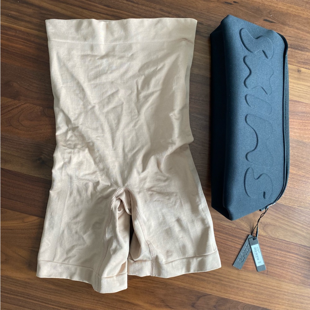 SKIMS High Waisted Bonded Short with Open Gusset